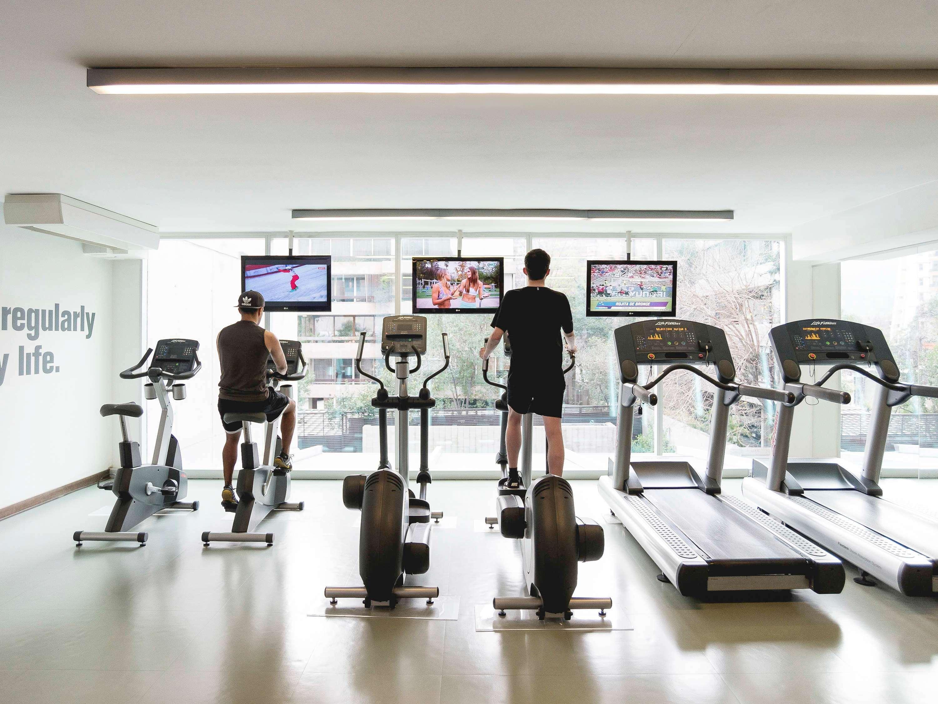 Pullman Santiago Vitacura Exterior photo The gym at the hotel