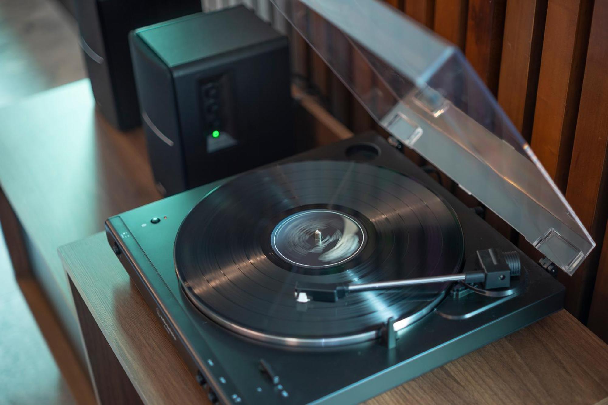 Pullman Santiago Vitacura Exterior photo A record player