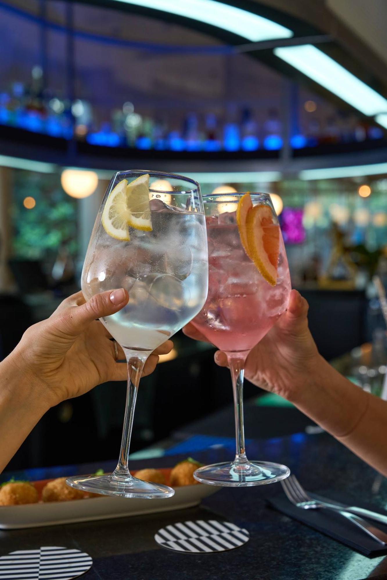 Pullman Santiago Vitacura Exterior photo Prosecco Spritz