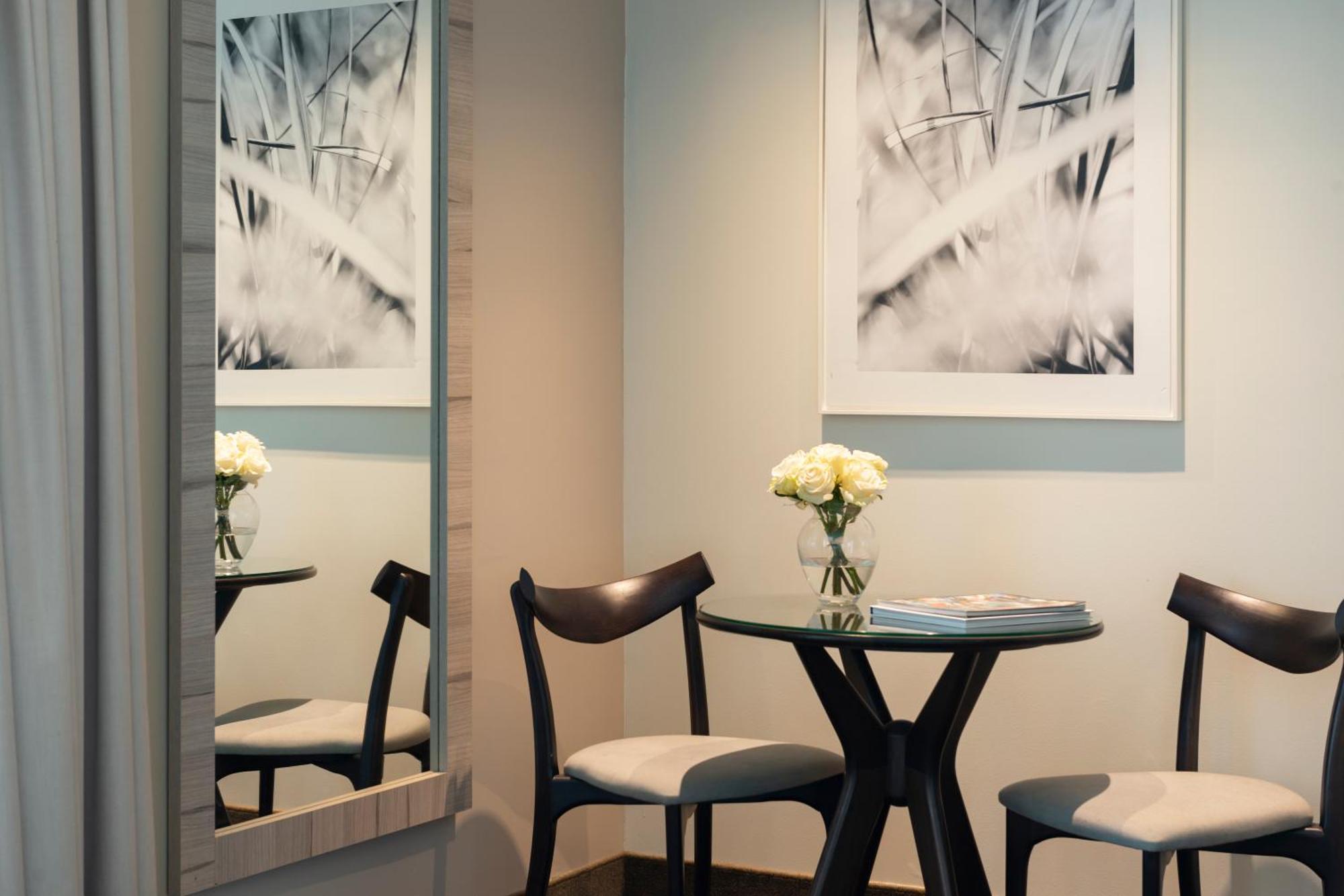 Pullman Santiago Vitacura Exterior photo A dining room in a private suite