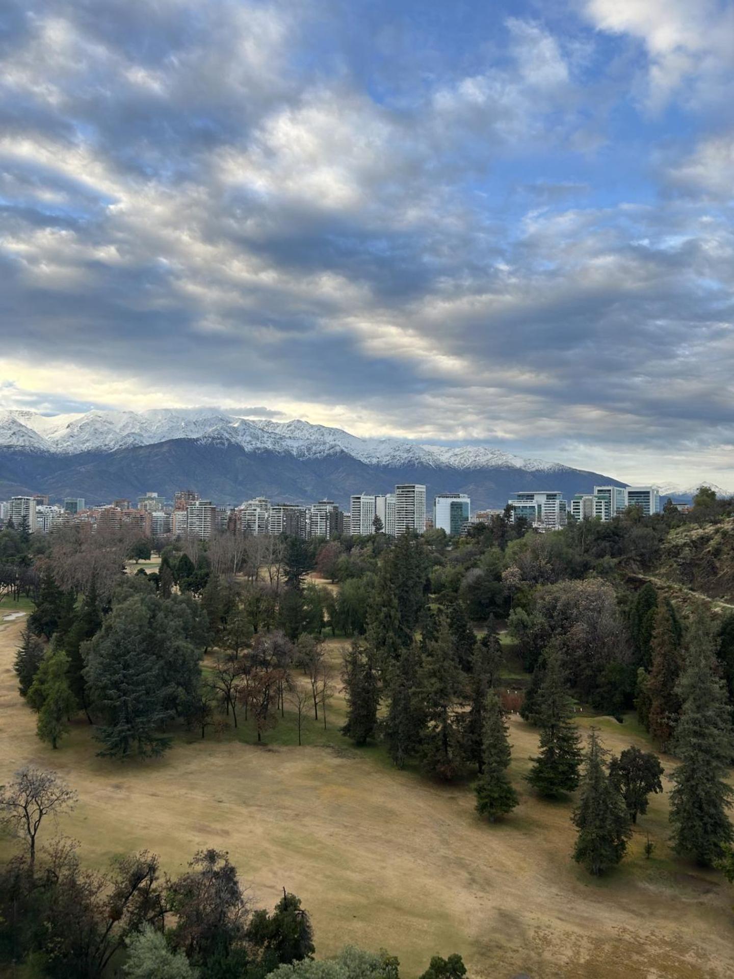 Pullman Santiago Vitacura Exterior photo View of the city from the park